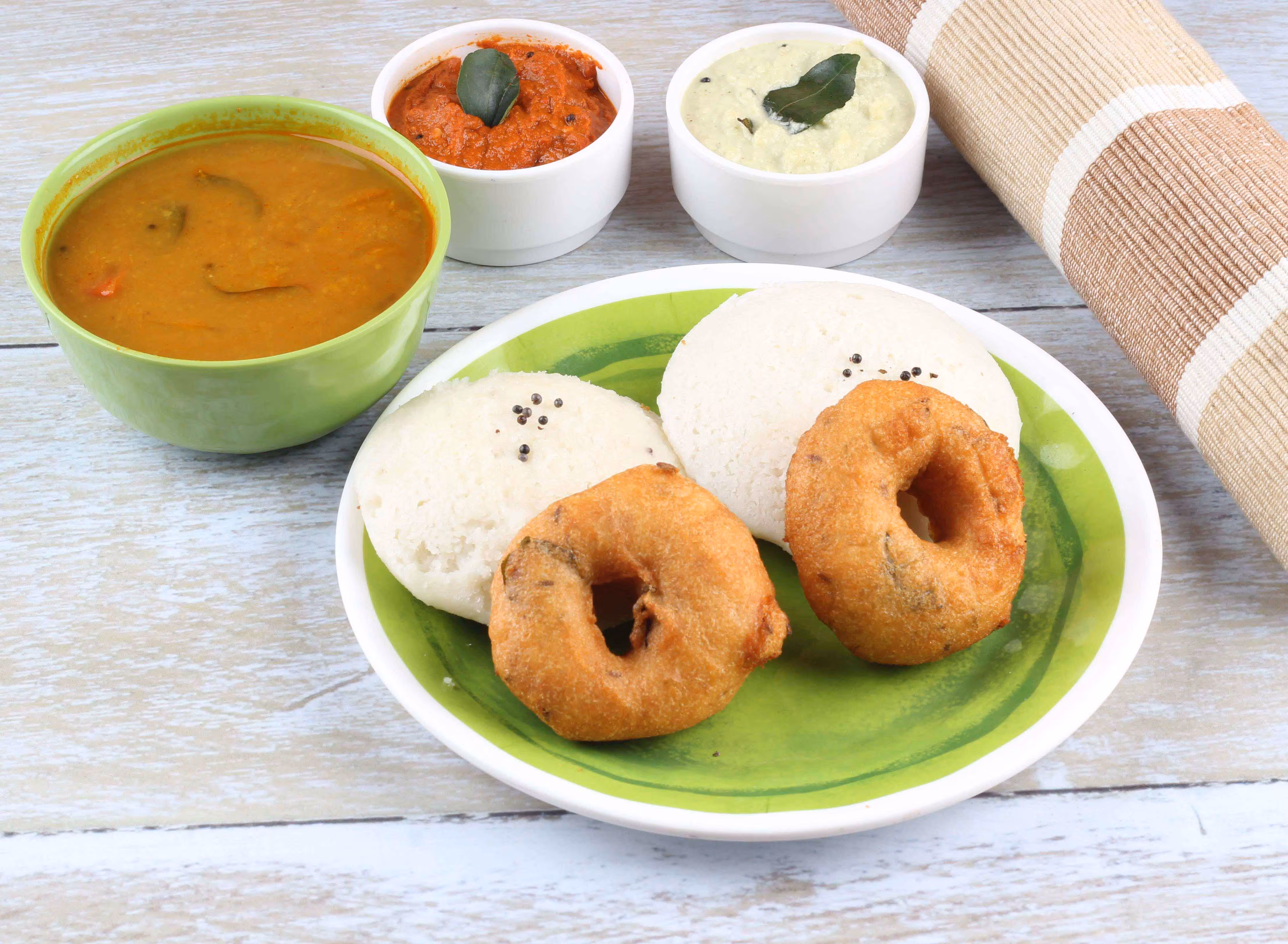 Idly (2 pcs) + Vada (2 pcs)